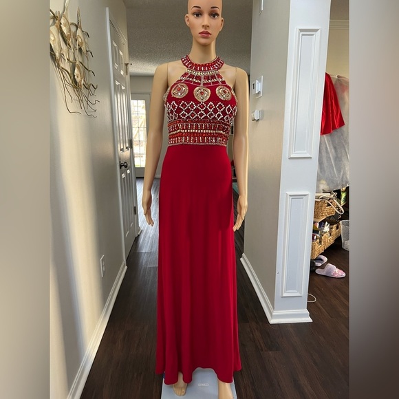Prom High Halter Bedazzled Column Gown size 6 - Picture 1 of 9